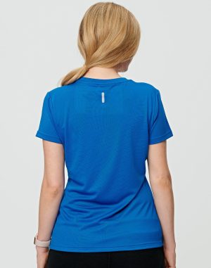 Back view of a person with blonde hair wearing a blue athletic T-shirt; a small reflective vertical stripe is on the upper back.